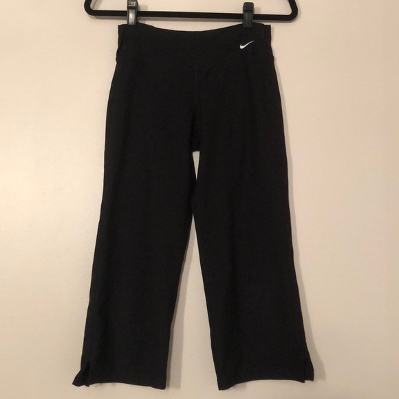 Comfortable Nike Black Capris - Picture 1 of 6